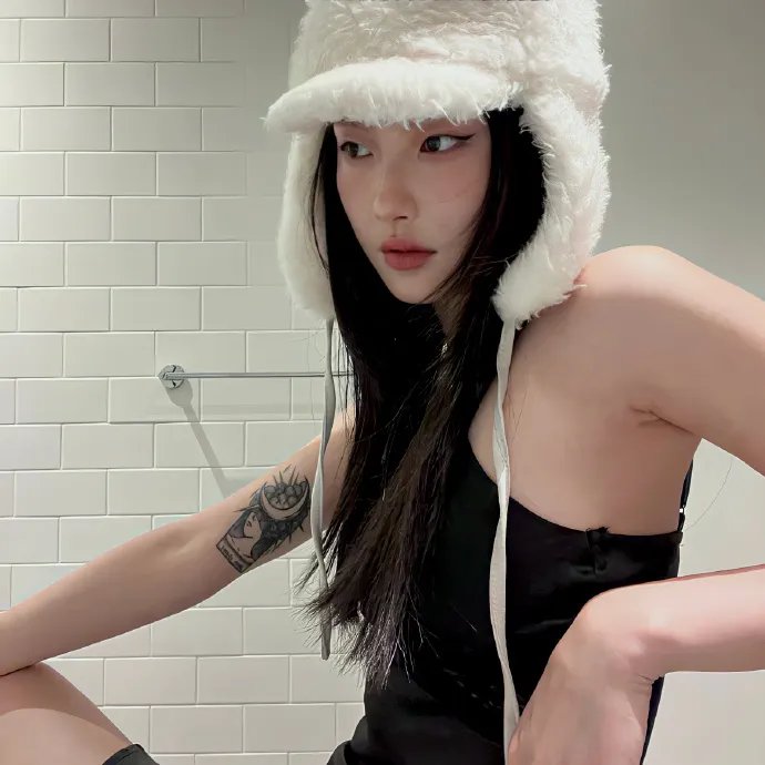 腰间持枪